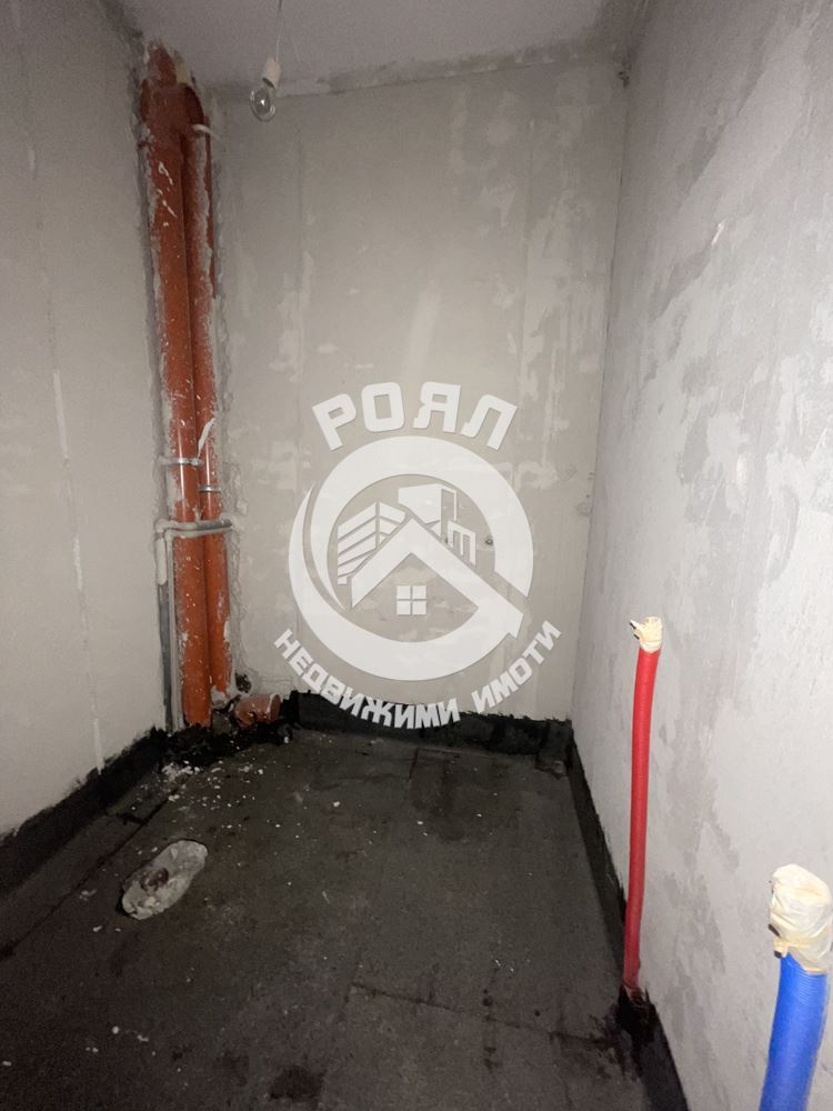 Роял имоти продава ЕКСКЛУЗИВНО тристаен апартамент, с Акт 16, Кършияка, до Новотел Пловдив - 0