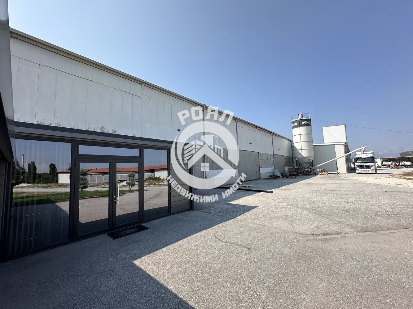 Роял Имоти отдава под наем Промишлено помещение с офис в гр.Стамболийски - 0