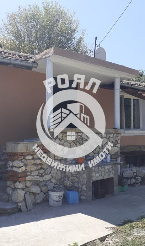 Роял имоти продава самостоятелна къща с двор, гр.Куклен, обл.Пловдив - 0