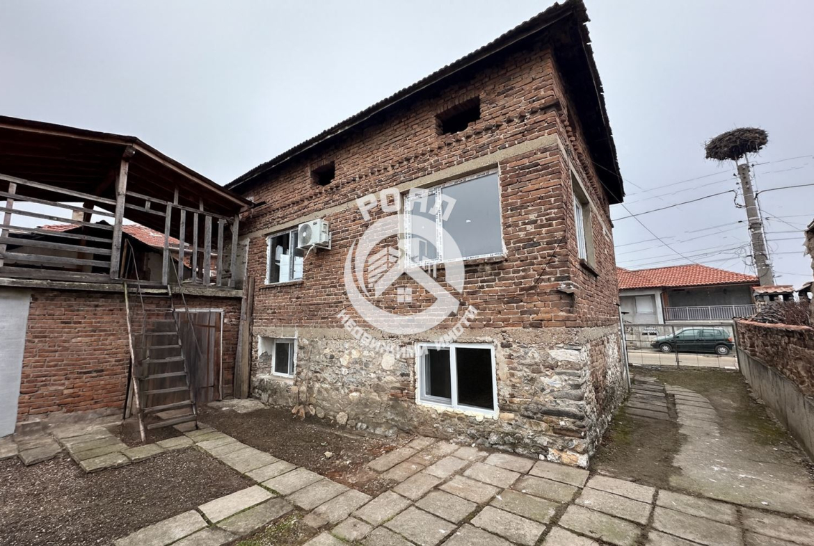 Роял имоти продава Ексклузивно двуетажна къща с двор в с.Йоаким Груево - 0