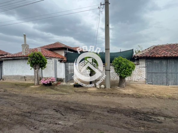 Роял Имоти продава къща в с.Голям чардак. - 0