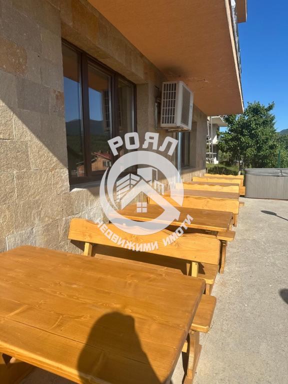 Роял Имоти продава работещ хотел в гр. Батак - 0