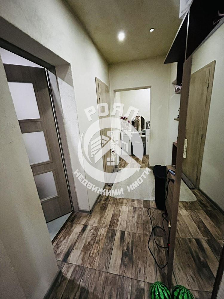 Роял Имоти продава едноетажна къща с двор в гр.Съединение - 0