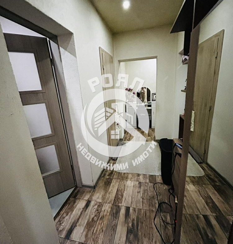 Роял Имоти продава едноетажна къща с двор в гр.Съединение - 0