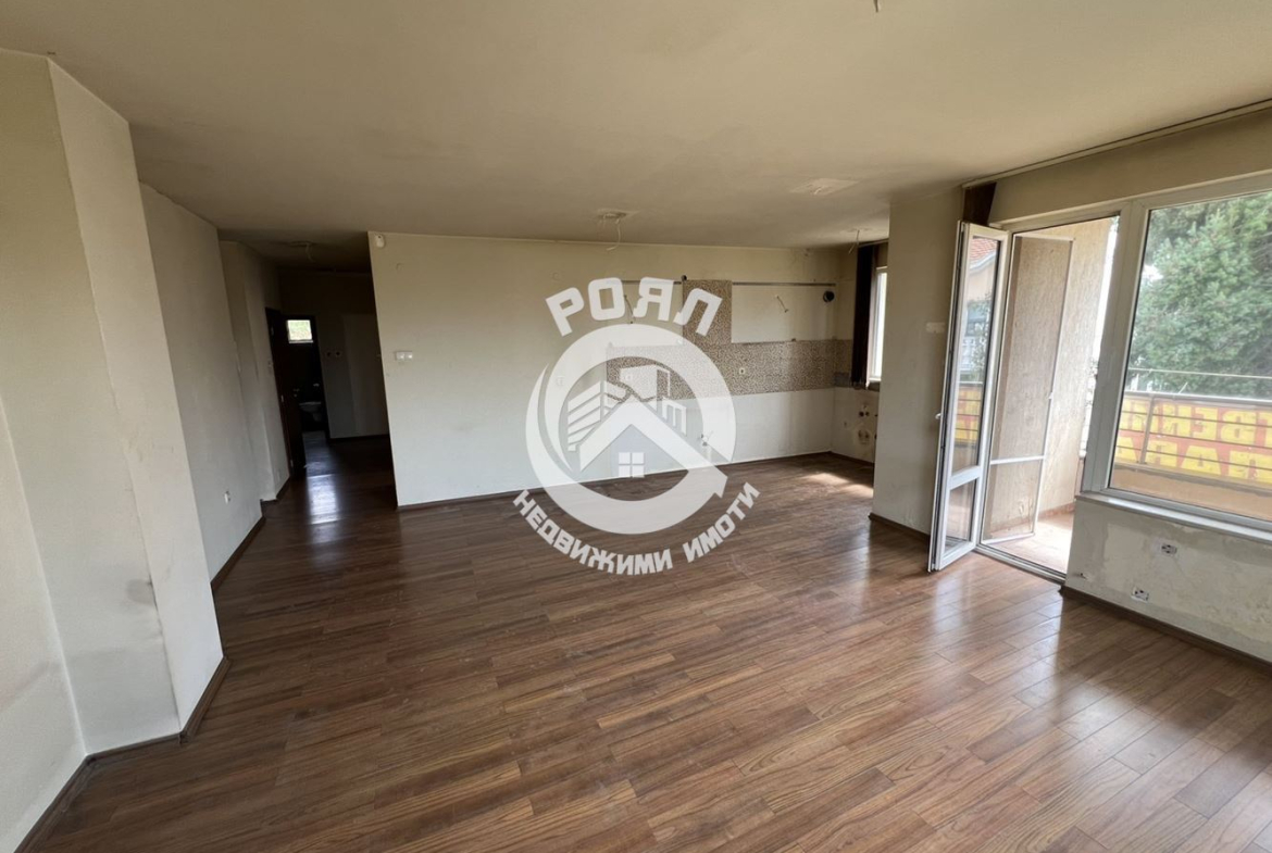 Роял имоти продава многостаен апартамент, Център, Пловдив - 0