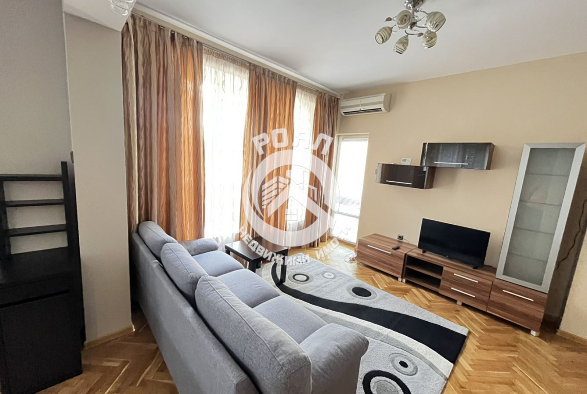 Роял имоти отдава под наем тристаен апартамент, Център, Пловдив - 0