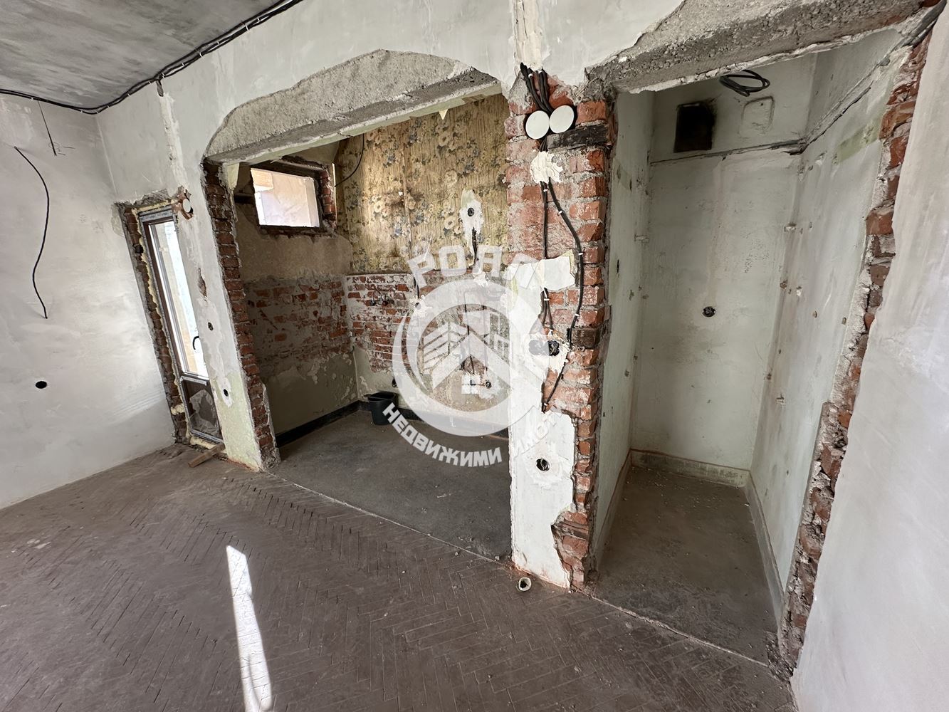 Роял имоти продава Ексклузивно двустаен апартамент в гр.Стамболийски - 0