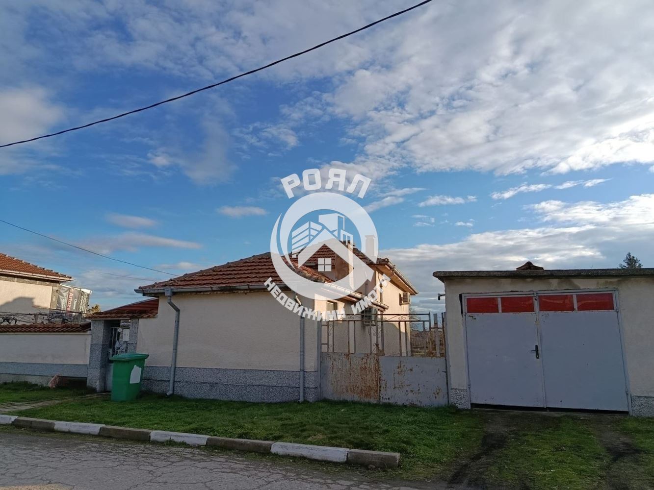 Роял имоти продава двуетажна къща с двор в с.Ясно Поле, Пловдив - 0