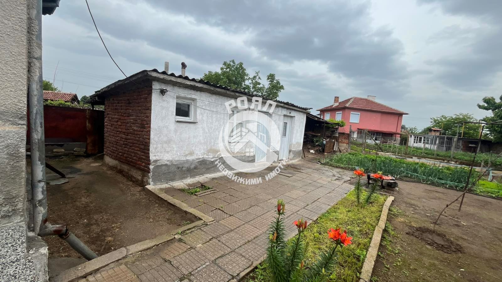 Роял Имоти продава къща в с.Голям чардак. - 0