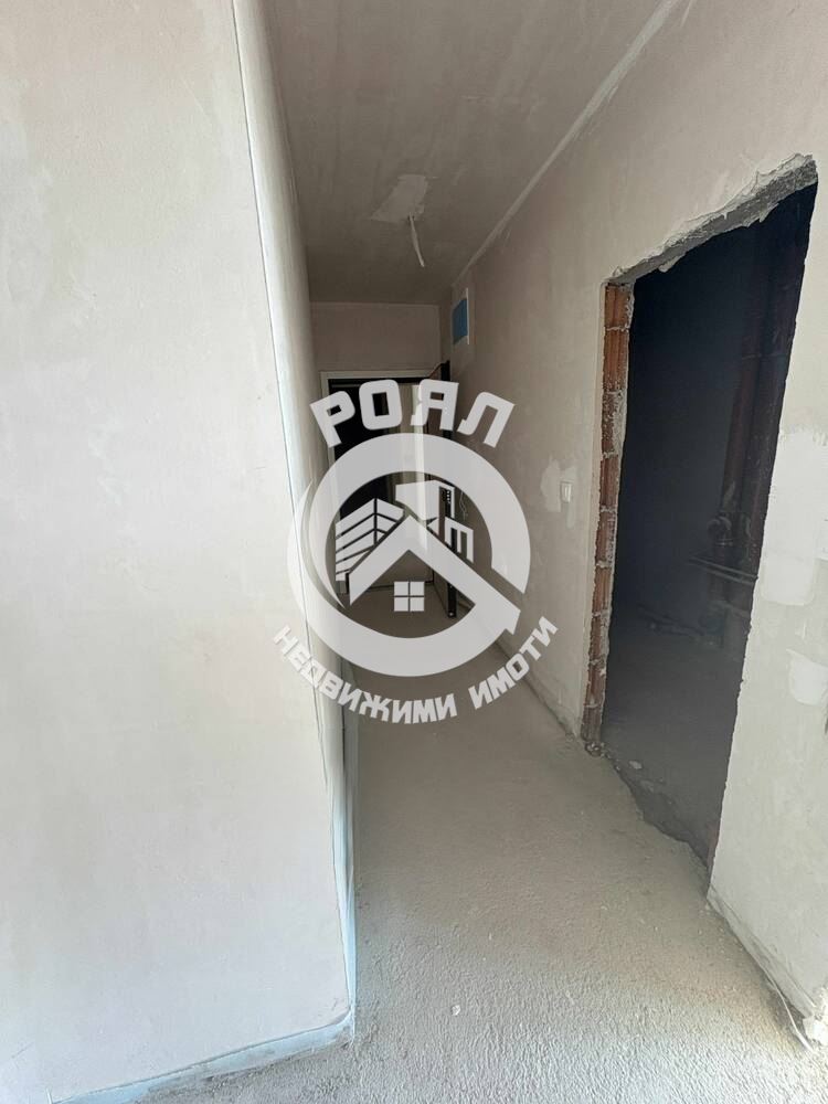 Роял имоти продава тристаен апартамент, Тракия, Пловдив - 0