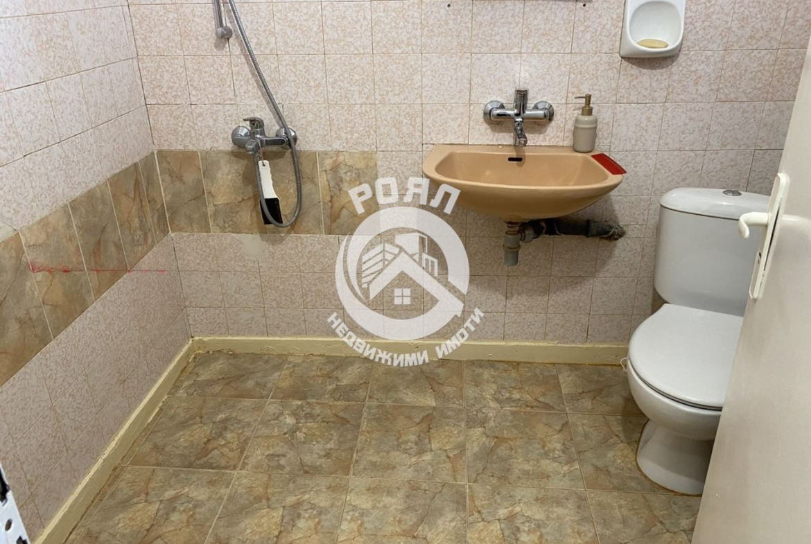 Роял имоти продава два етажа от къща,гр Асеновград,кв.Изток - 0