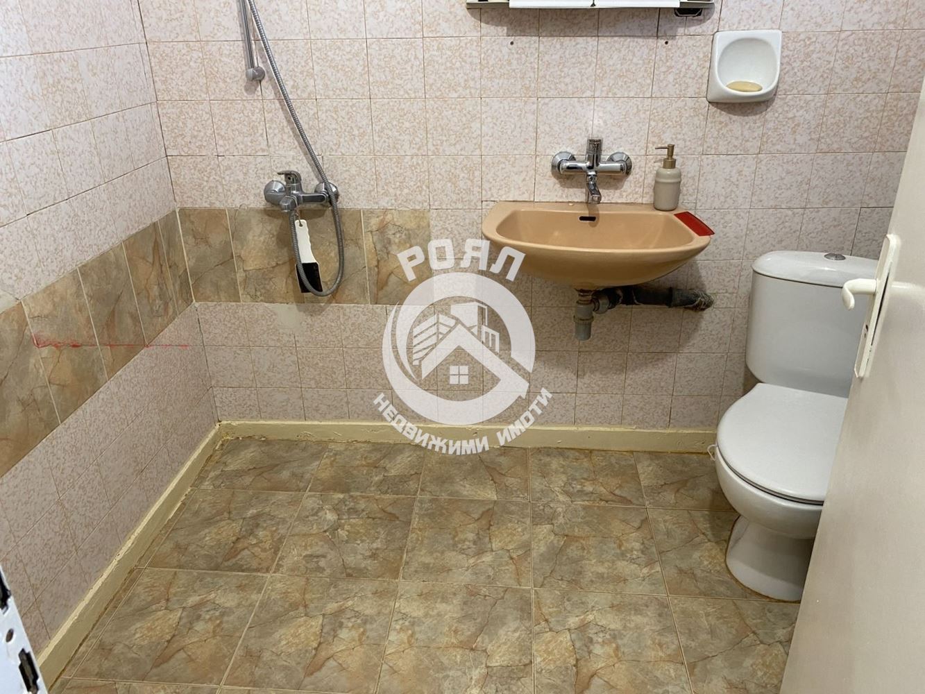 Роял имоти продава два етажа от къща,гр Асеновград,кв.Изток - 0