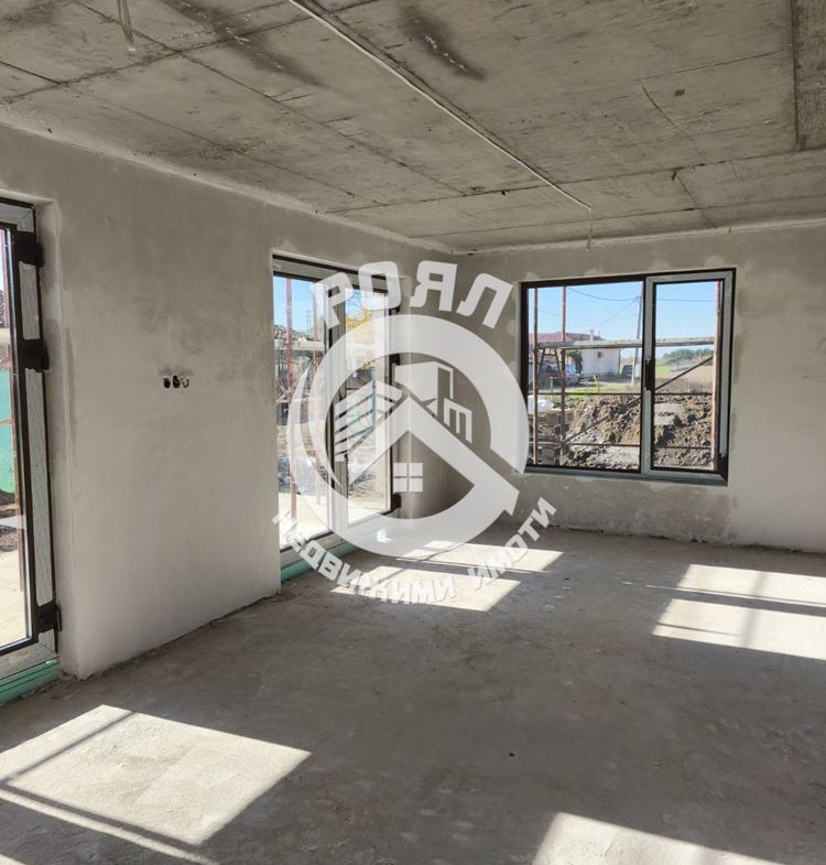 Роял Имоти продава къща в с.Строево, обл. Пловдив - 0