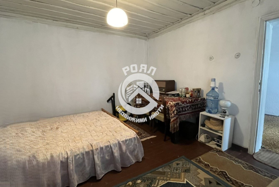 Роял Имоти продава къща в с.Голям чардак. - 0