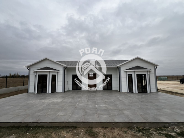 Роял имоти продава парцел - УПИ с къща и склад, Пазарджишко шосе - 0