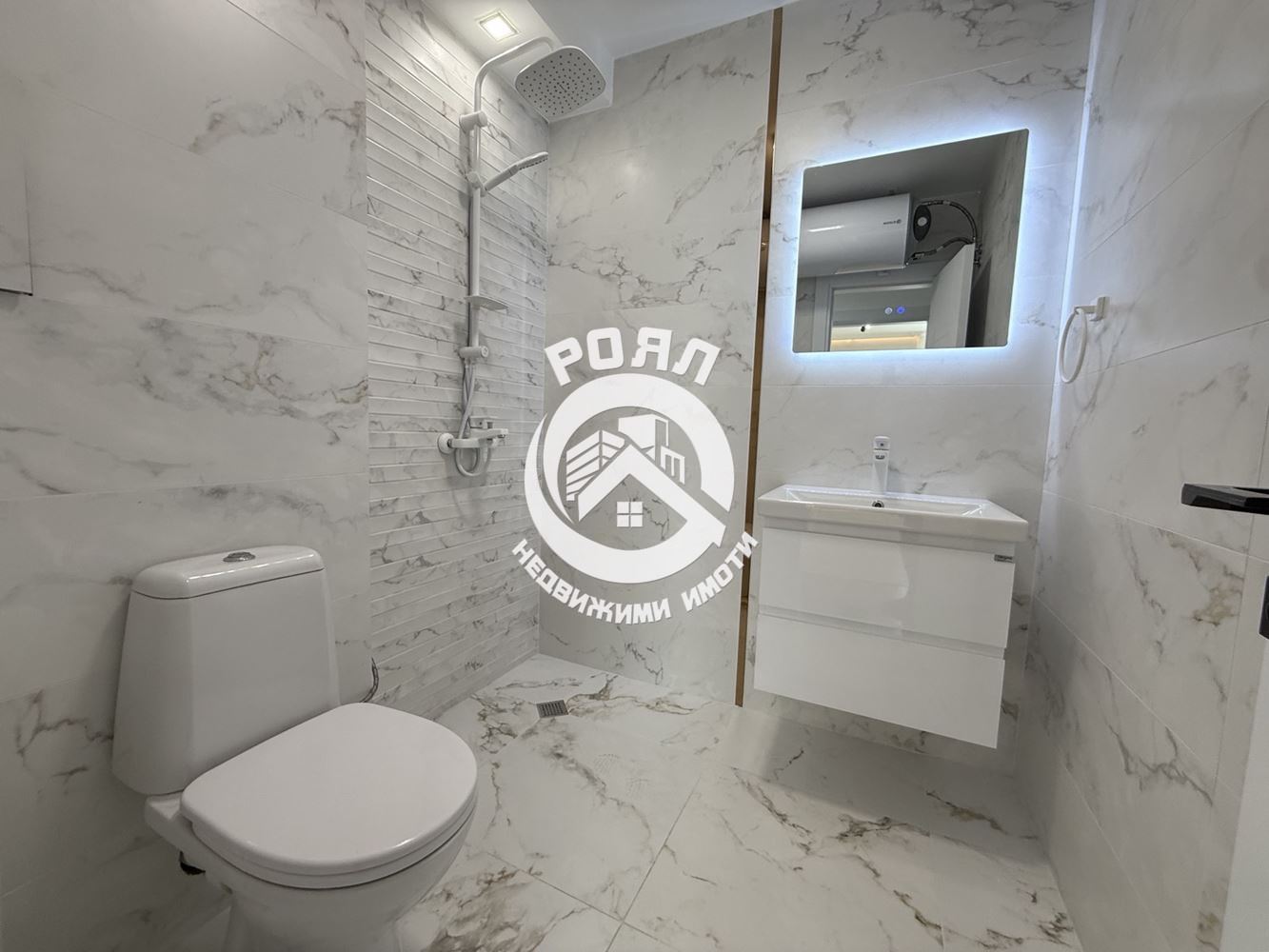 Роял Имоти продава нов, луксозно обзаведен, двустаен апартамент с гараж, Остромила, Пловдив - 0