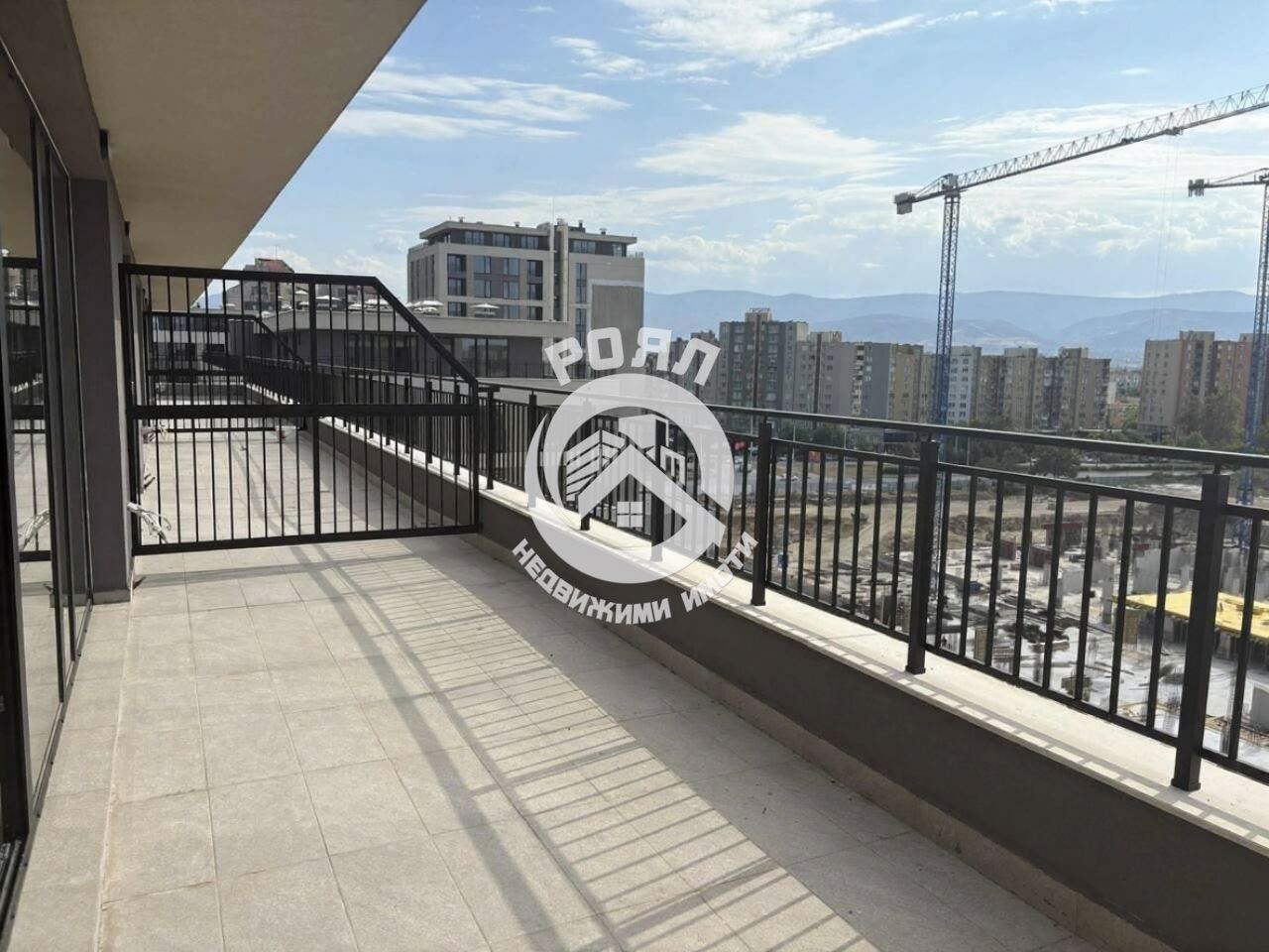 Роял имоти продава тристаен апартамент, Тракия, Пловдив - 0