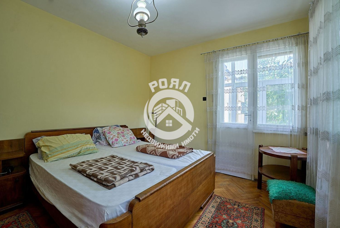 Роял имоти предлага под наем 2-стаен апартамент,Гр.Пловдив,Център - 0