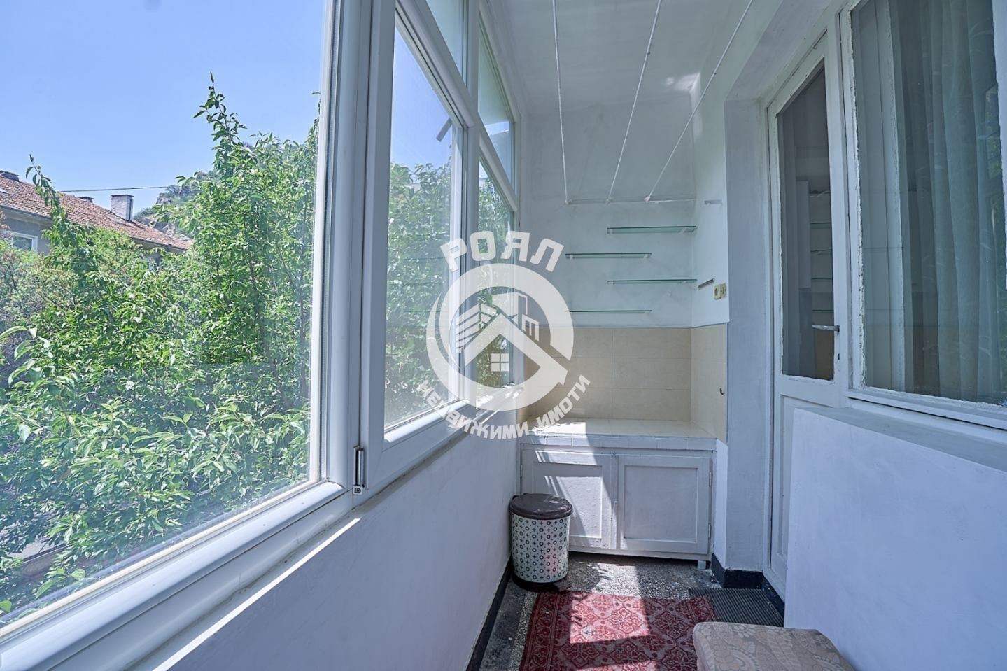 Роял имоти предлага под наем 2-стаен апартамент,Гр.Пловдив,Център - 0