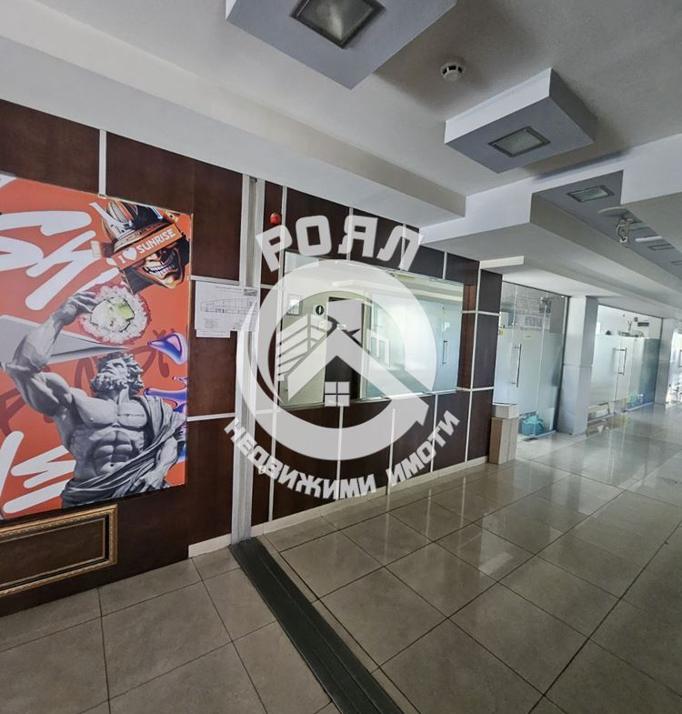 Роял Имоти продава търговски обект в кв.Център - 0