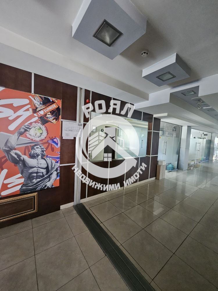 Роял Имоти продава търговски обект в кв.Център - 0