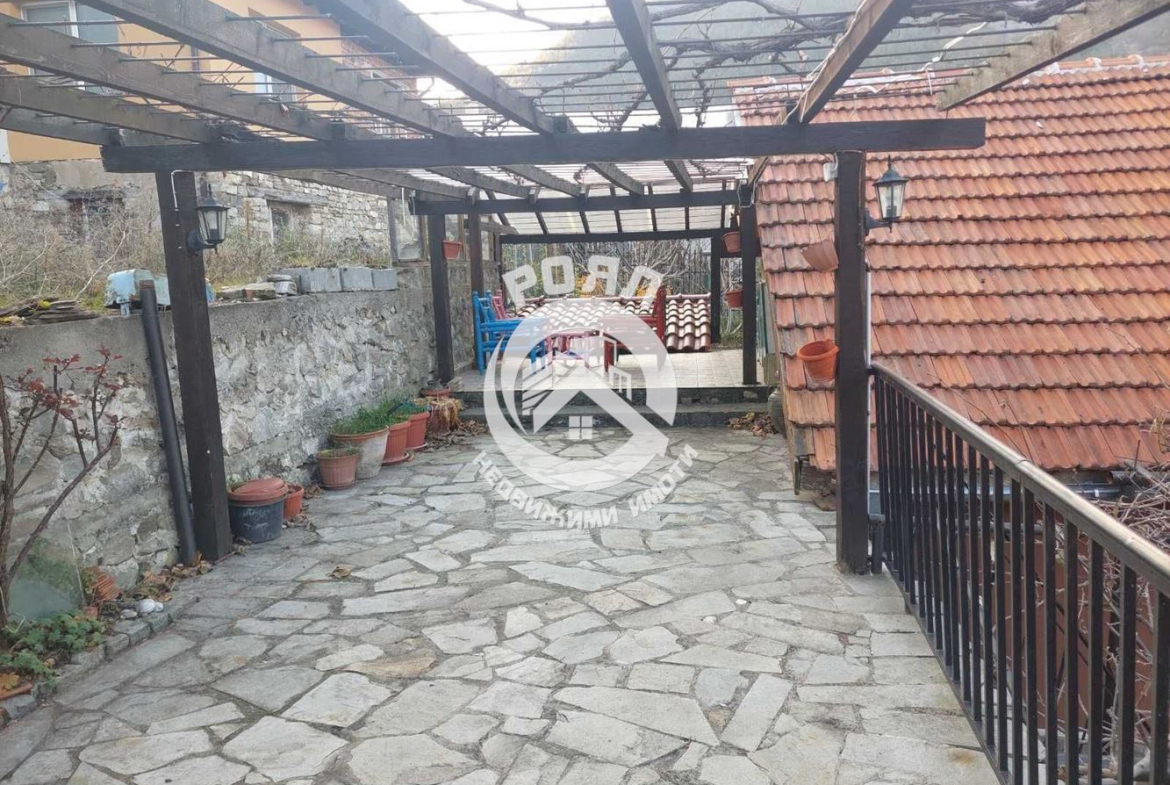 Роял имоти продава къща в с. Бачково - 0