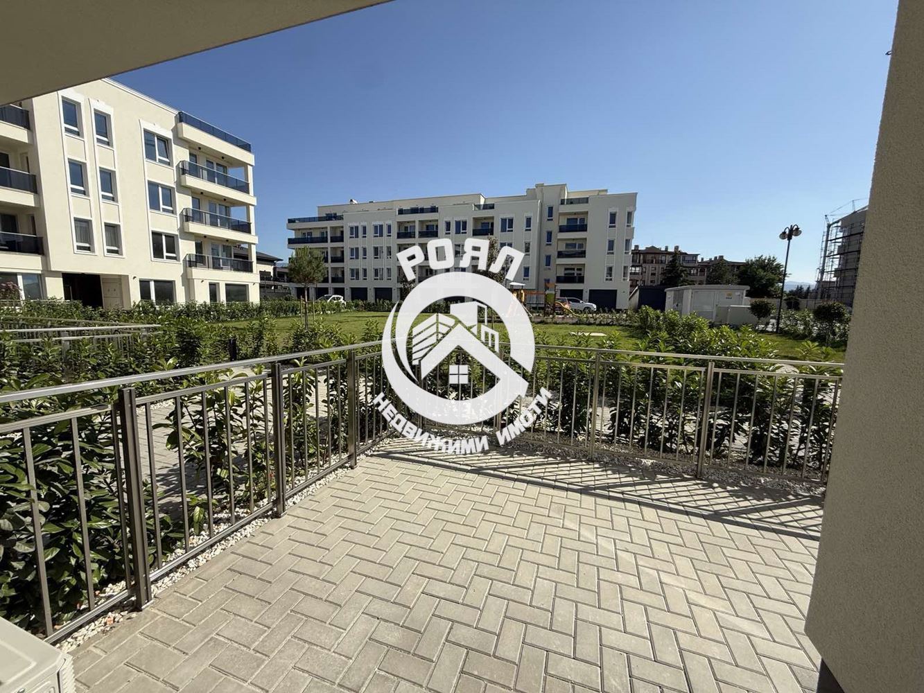 Роял Имоти продава нов, луксозно обзаведен, двустаен апартамент с гараж, Остромила, Пловдив - 0