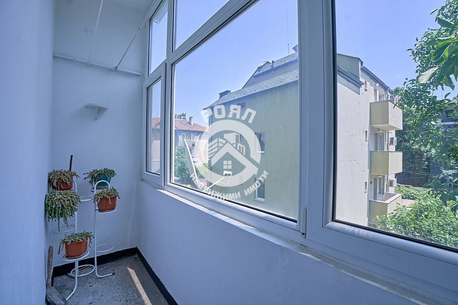 Роял имоти предлага под наем 2-стаен апартамент,Гр.Пловдив,Център - 0