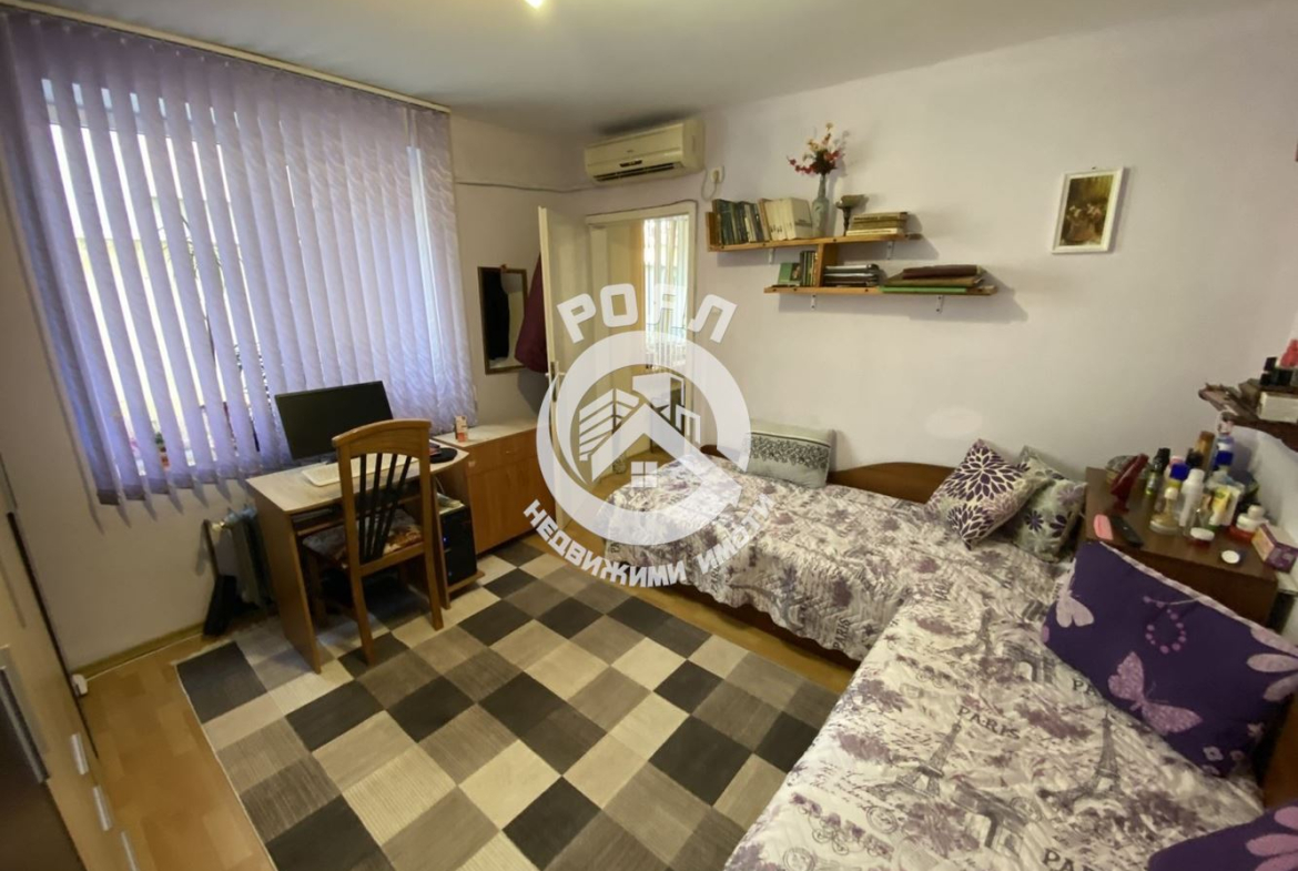 Роял имоти продава два етажа от къща,гр Асеновград,кв.Изток - 0