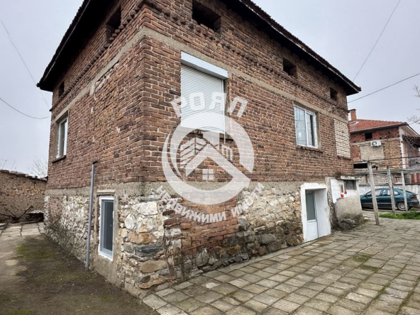 Роял имоти продава Ексклузивно двуетажна къща с двор в с.Йоаким Груево - 0