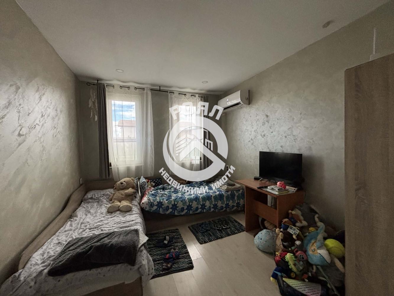 Роял Имоти продава едноетажна къща с двор в гр.Съединение - 0