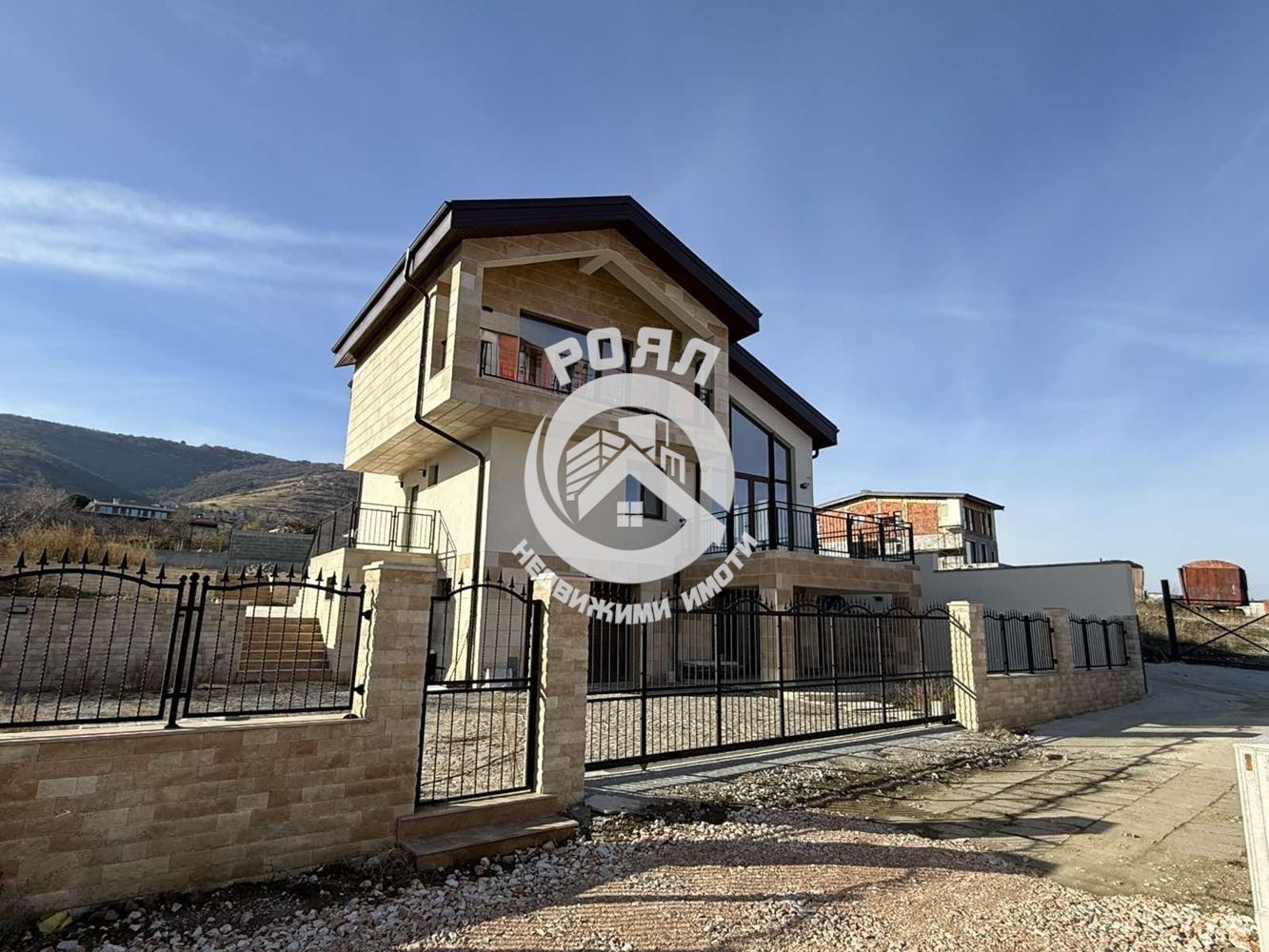 Роял имоти продава къща с панорамна гледка, с.Брестник, Пловдив - 0