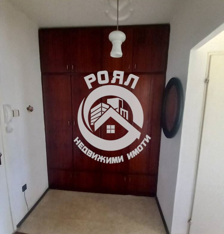 Роял Имоти продава двустаен апартамент с ТРИ отделни помещения в кв.Кючук Париж, Пловдив - 0