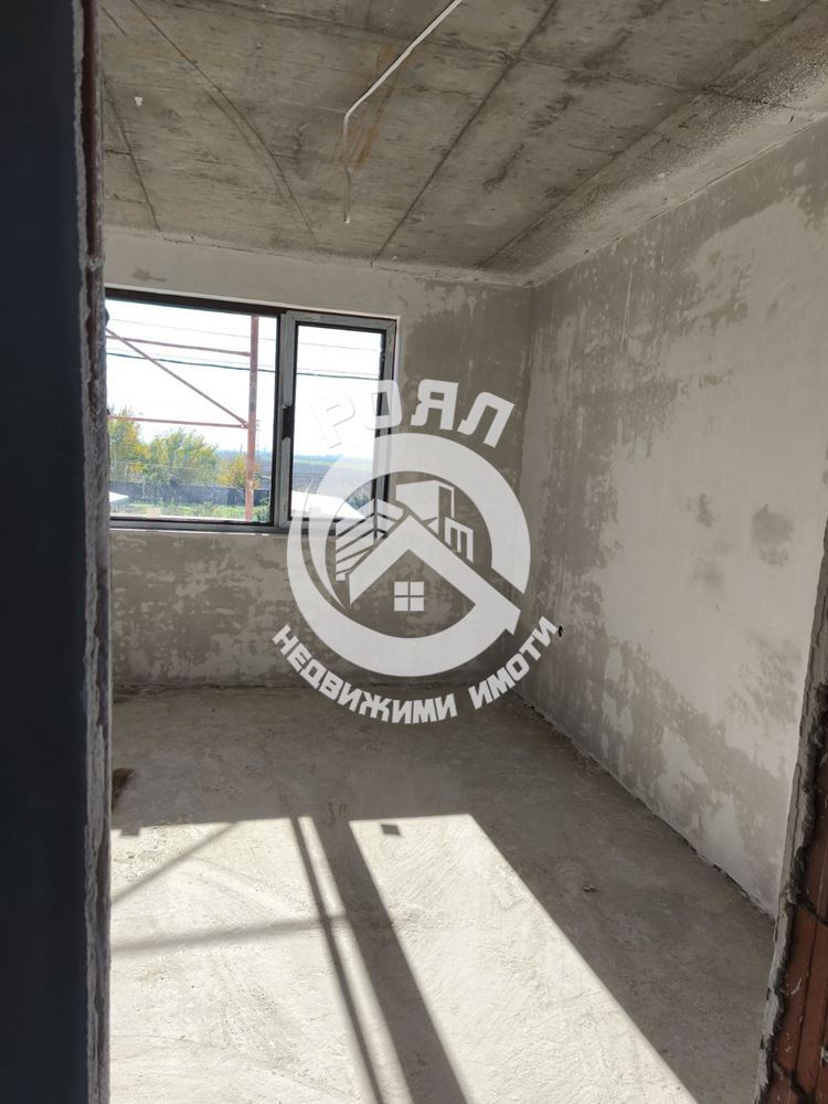 Роял Имоти продава къща в с.Строево, обл. Пловдив - 0