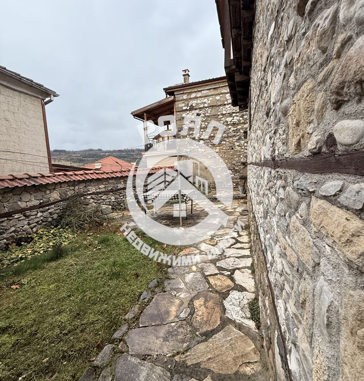 Роял Имоти продава самостоятелна къща за гости в с. Хвойна, област Смолян - 0