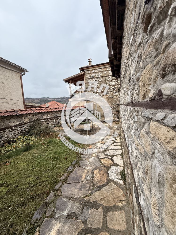 Роял Имоти продава самостоятелна къща за гости в с. Хвойна, област Смолян - 0