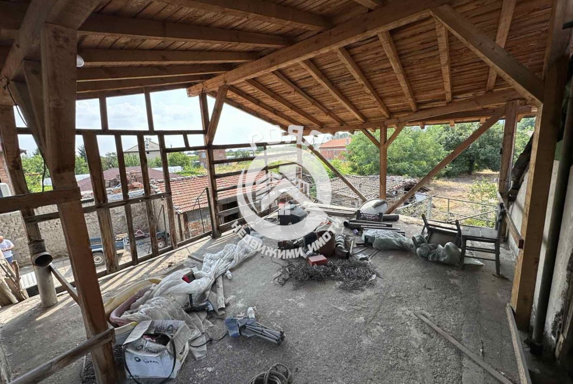 Роял имоти продава Ексклузивно двуетажна къща с двор в с.Йоаким Груево - 0