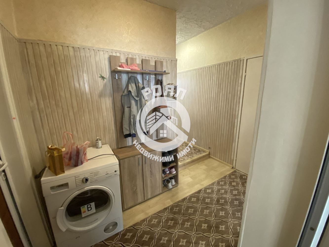 Роял имоти продава два етажа от къща,гр Асеновград,кв.Изток - 0