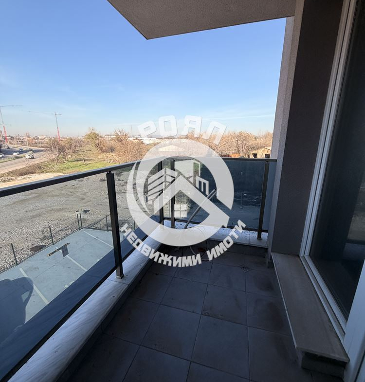 Роял имоти продава Ексклузивно тристаен апартамент, с акт 16, кв.Гагарин, Пловдив - 0