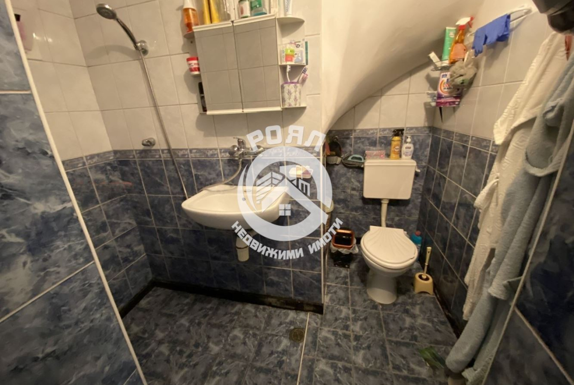 Роял имоти продава два етажа от къща,гр Асеновград,кв.Изток - 0