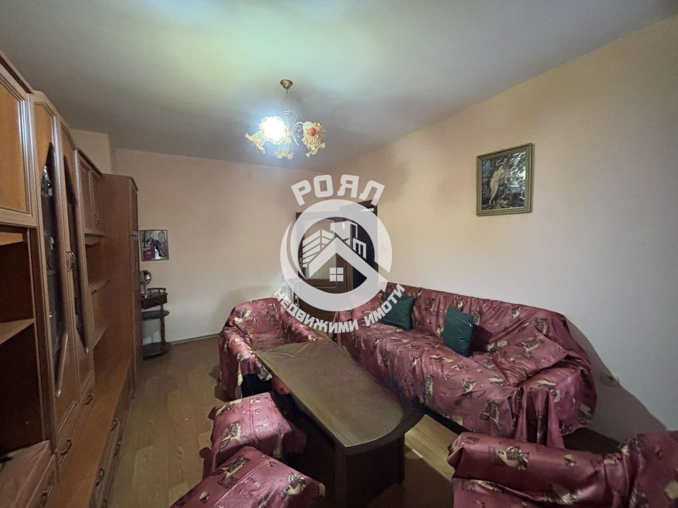 Роял Имоти продава ЕКСКЛУЗИВНО двустаен апартамент с три отделни помещения в кв. Южен, Пловдив - 0