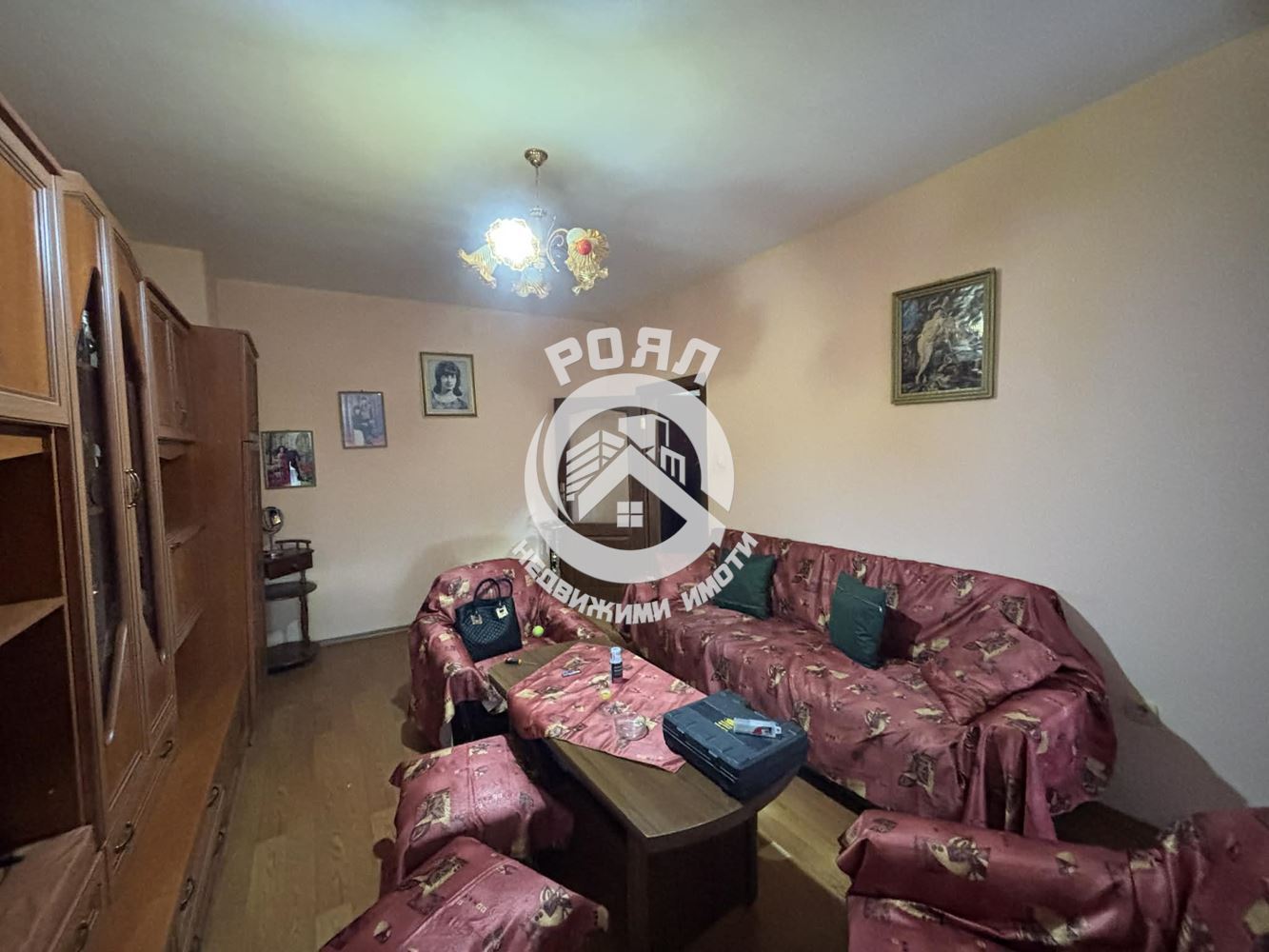 Роял Имоти продава ЕКСКЛУЗИВНО двустаен апартамент с три отделни помещения в кв. Южен, Пловдив - 0