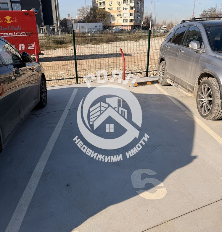 Роял имоти продава Ексклузивно тристаен апартамент, с акт 16, кв.Гагарин, Пловдив - 0