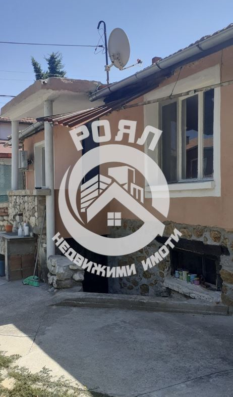 Роял имоти продава самостоятелна къща с двор, гр.Куклен, обл.Пловдив - 0