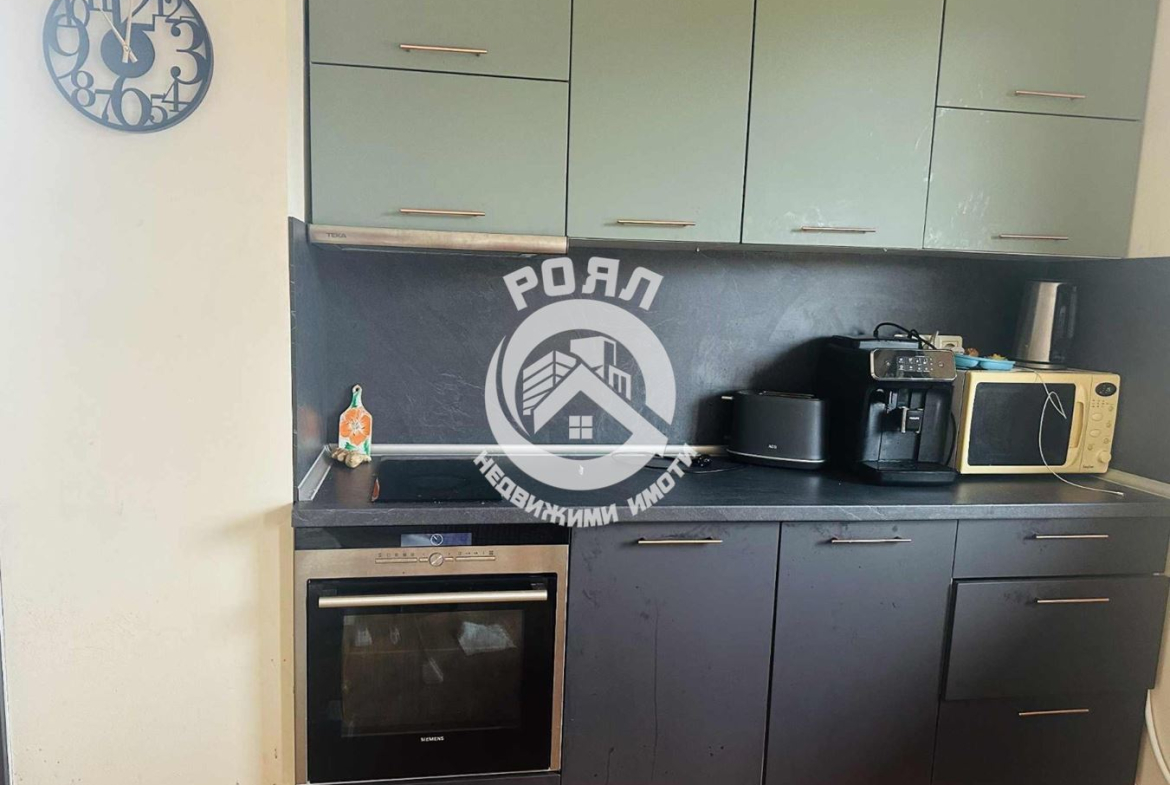 Роял Имоти продава работещ хотел в гр. Батак - 0