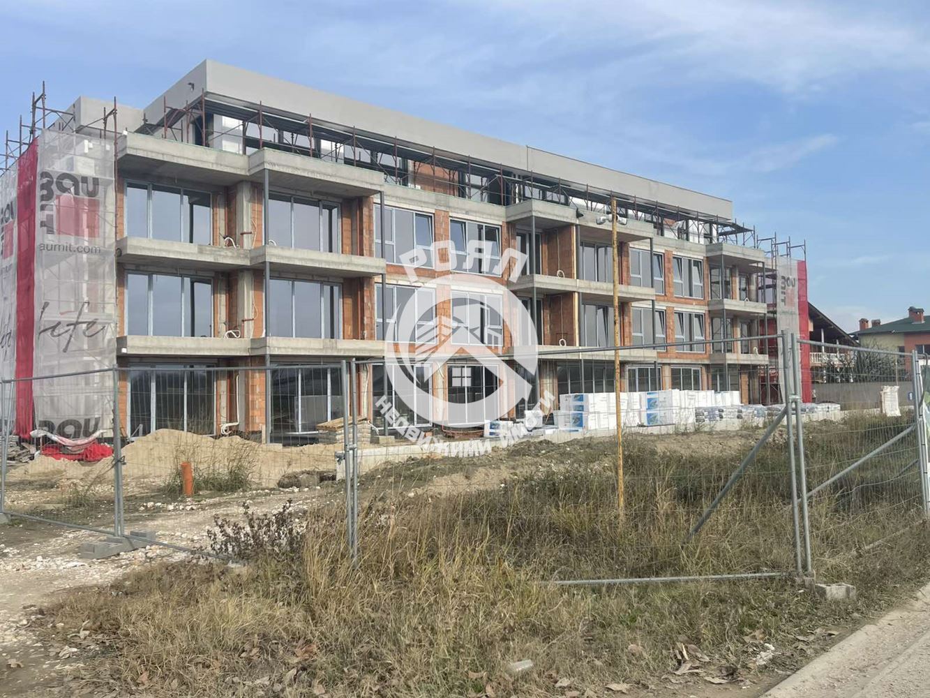 Роял имоти продава тристаен апартамент гр. Пловдив, кв.Остромила - 0