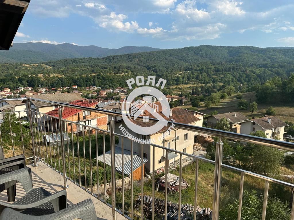 Роял Имоти продава работещ хотел в гр. Батак - 0