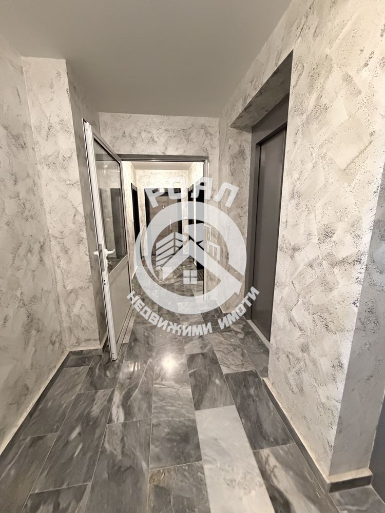 Роял имоти продава Ексклузивно тристаен апартамент, с акт 16, кв.Гагарин, Пловдив - 0