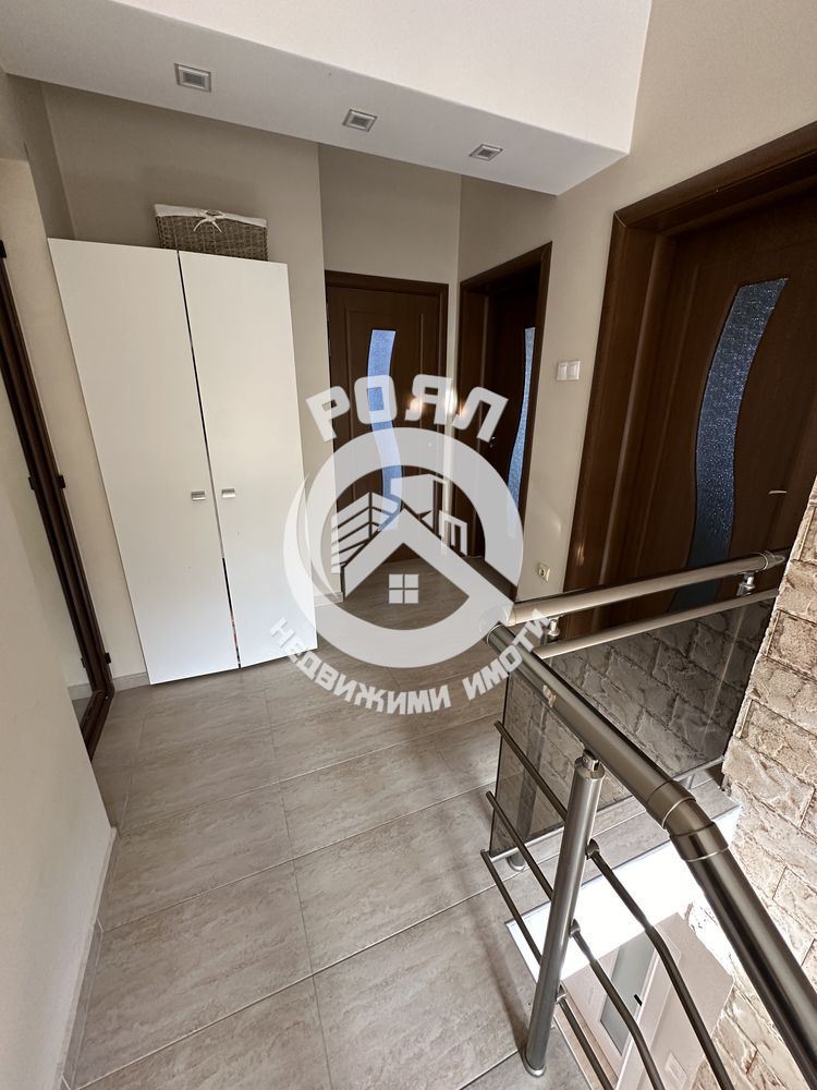 Роял Имоти продава обзаведена къща с 4 спални в село Брестник ,Пловдив - 0