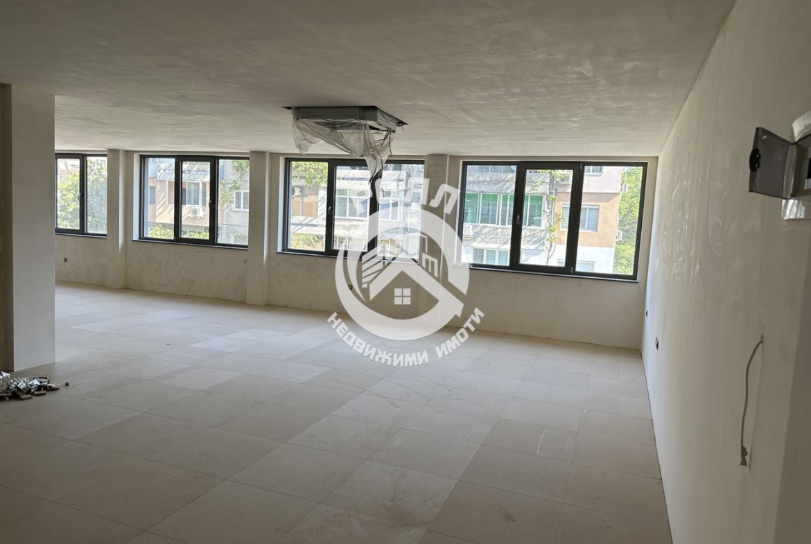 Роял имоти отдава под наем офис в Кючук Париж, Пловдив - 0